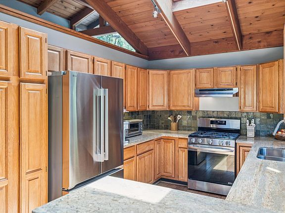 5th image of 400 Laverne Avenue
