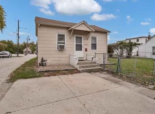 511 W 2nd St, Cedar Falls, IA 50613
