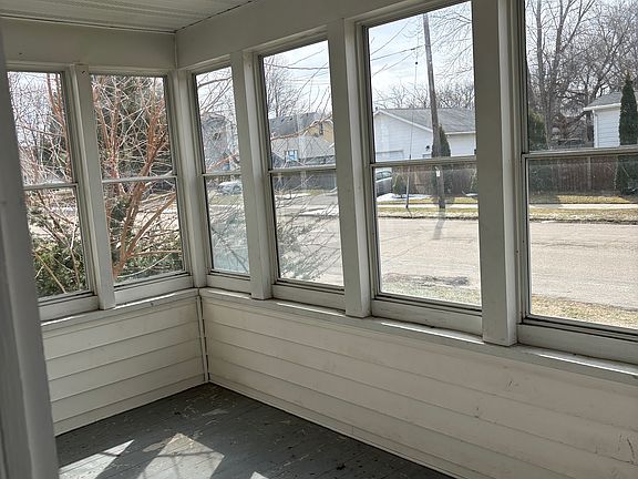 3rd image of 102 Sterling Ave