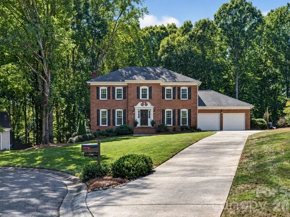 734 Stratford Woods Rd, Matthews, NC 28105