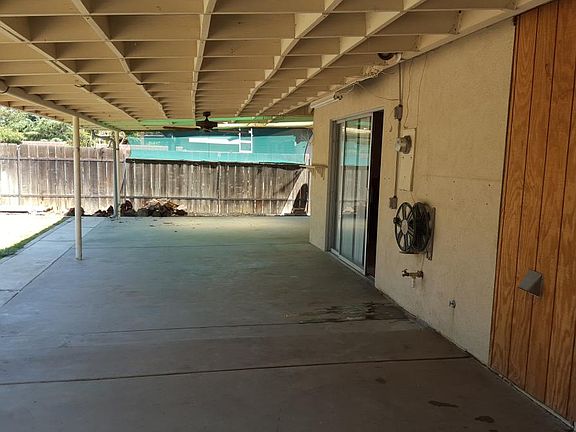 Spacious Covered Patio