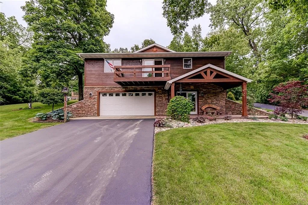 1957 Riedel Ave photo 1
