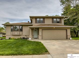 9805 Ames Ave, Omaha, NE 68134