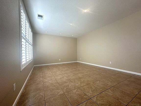 2nd image of 1886 Ventura Dr