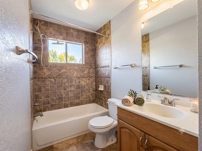 302 Morningside Dr — Photo 13