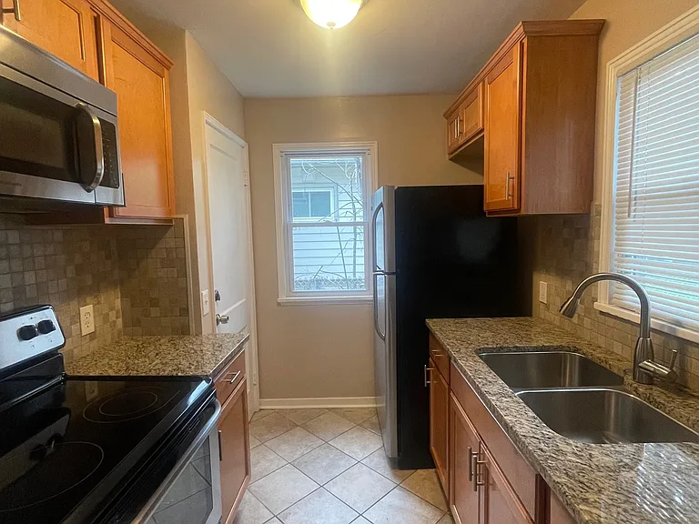 151 Eastmoreland Dr — Photo 6