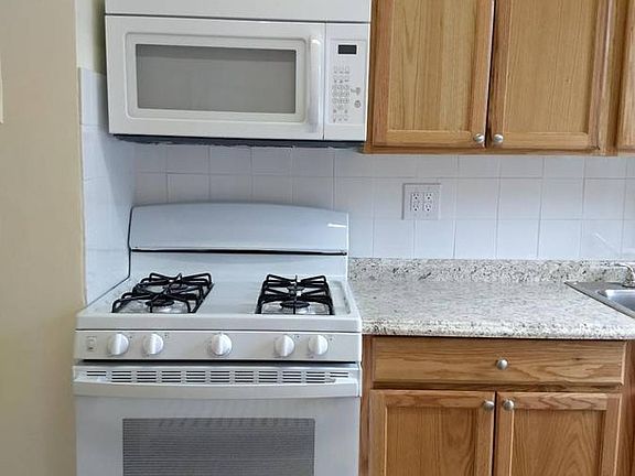 4th image of 429 Fairmount Ave APT 204