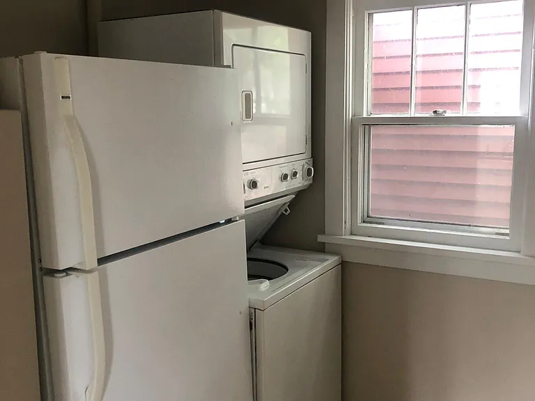 512 Laird St — Photo 5