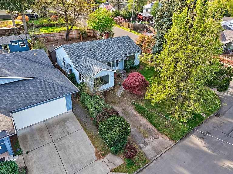 345 NW Norman Ave — Photo 31