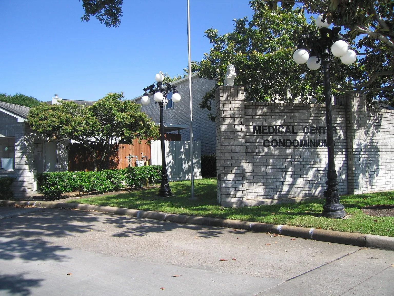 2 bed, 2.5 bath, 1368 sqft, $1,650 — Photo 2
