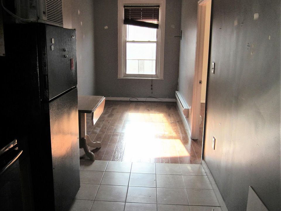 2nd image of 1325 Ellsworth St APT 2F