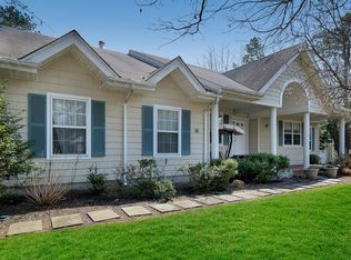 16 Hollow Ln, Westhampton, NY