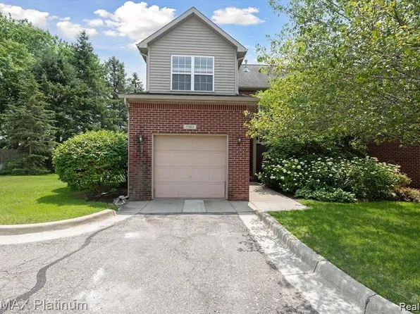 5961 High Point Ct, Brighton, MI 48116
