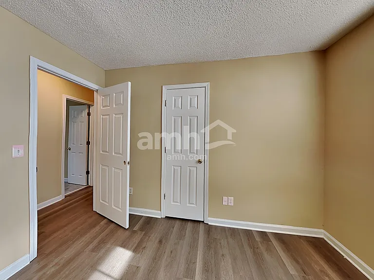 447 The Gables Dr — Photo 12