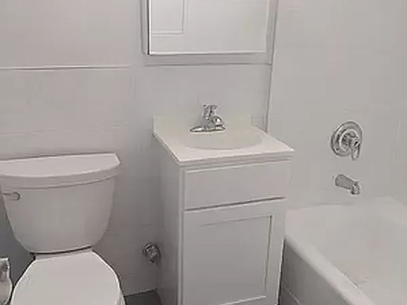 5th image of 346 E 49th St APT 5B