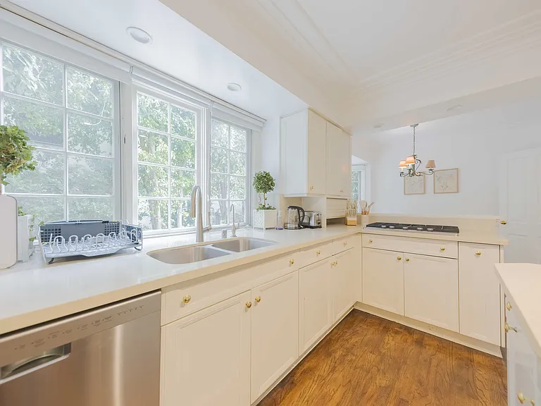 2150 S El Molino Ave — Photo 35