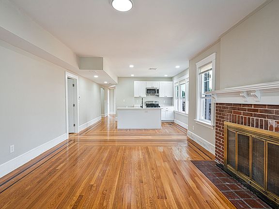 5th image of 103-105 Tyndall Ave #2