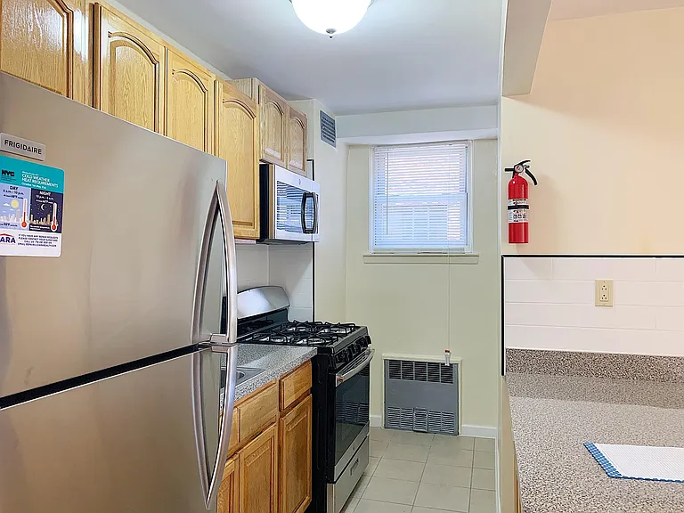 140-60 Beech Ave — Photo 6