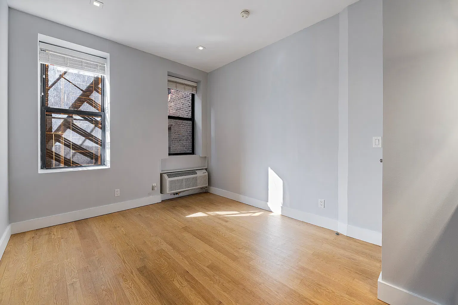 577 2nd Avenue — Photo 2