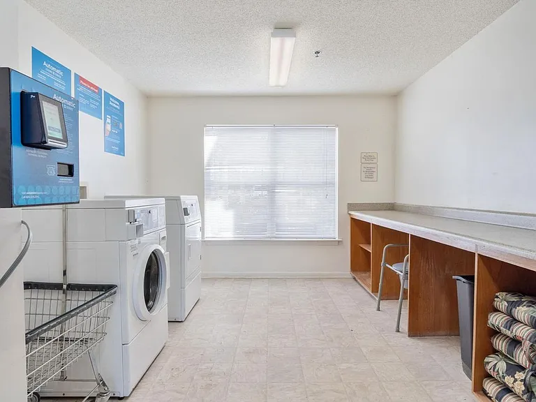 Ridgewood Place Senior Apartment — Photo 10