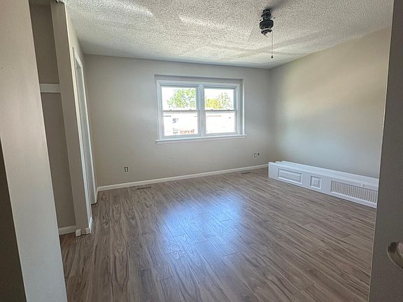 4th image of 422 Burr Oak Ct