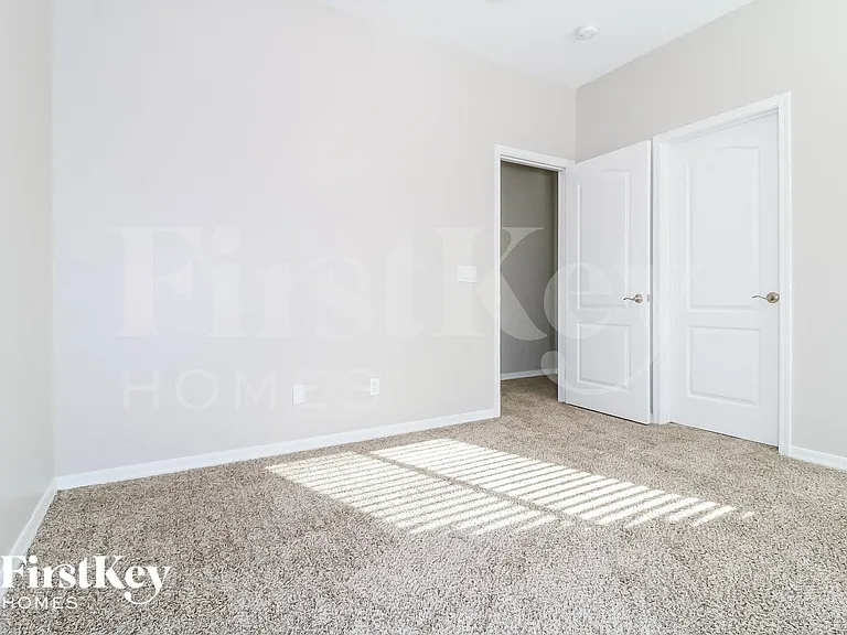 1842 S 222nd Ln — Photo 10