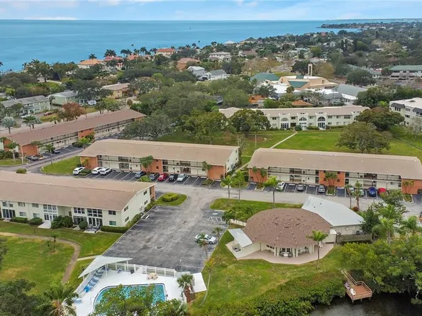 4520 Overlook Dr NE APT 233, Saint Petersburg, FL 33703
