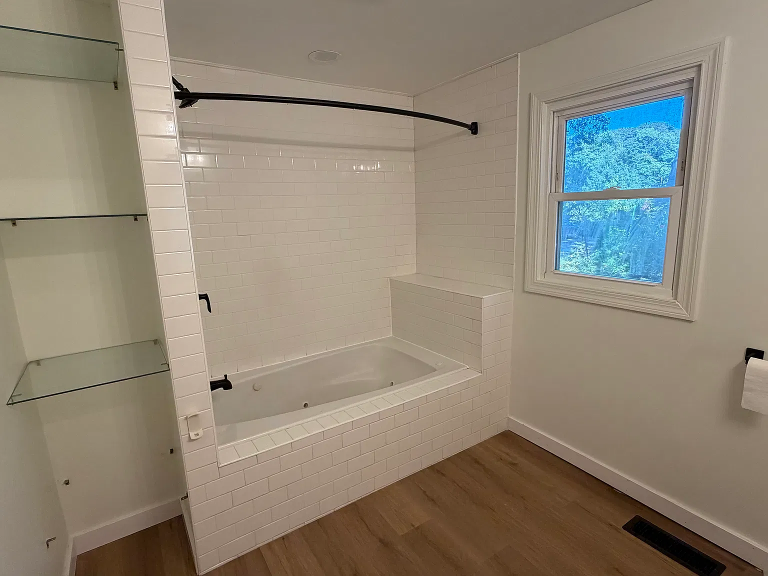 2 bed, 1000 sqft, $1,850 — Photo 4