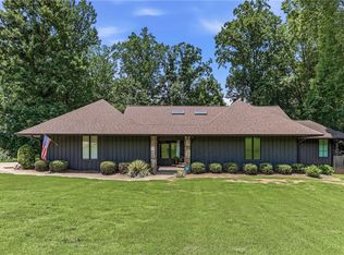 143 Woodlake Dr, Gainesville, GA 30506