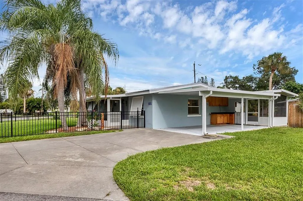 3 bed, 2.0 bath, 1144 sqft, $3,000 — Photo 2