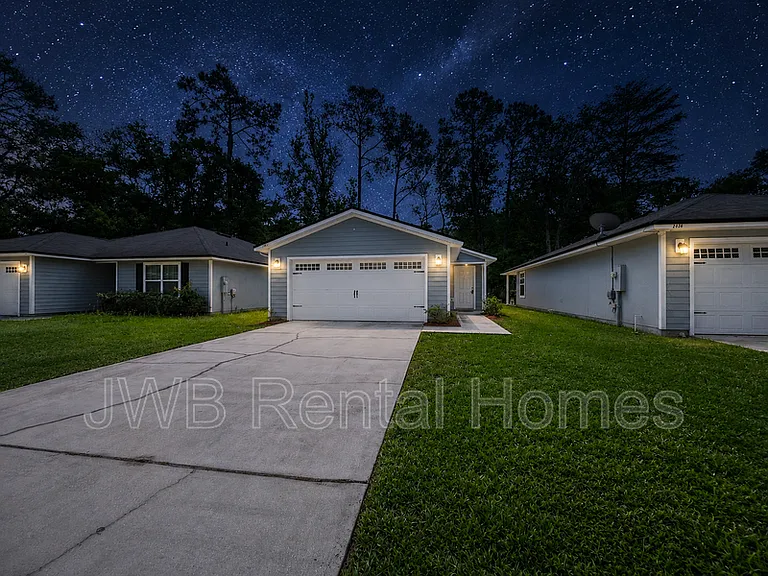 2042 Sheridan St — Photo 10