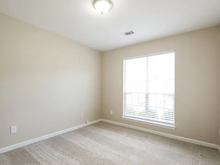 520 Brooksdale Dr — Photo 12