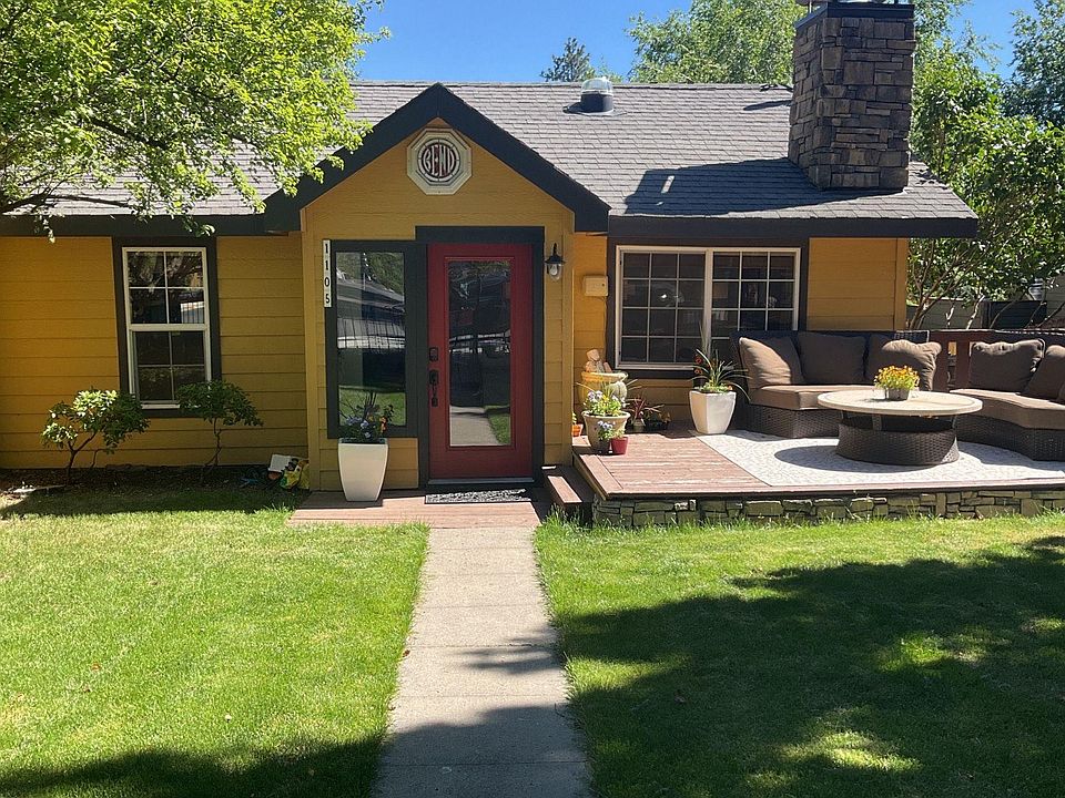 Front yard with deck. Level entry.
