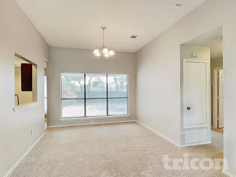 8002 Meadowlark Ln — Photo 4