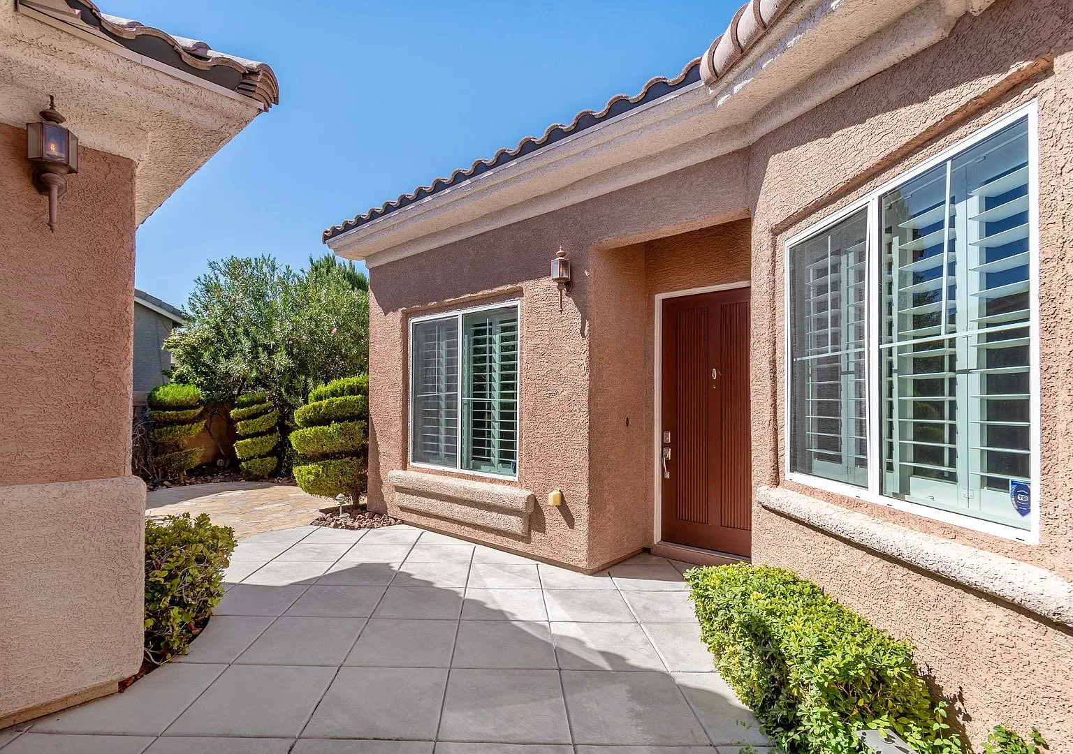Resort Style Living With Pool, Spa , Casita On 1-Quarter Acre In Summerlin West — Photo 3