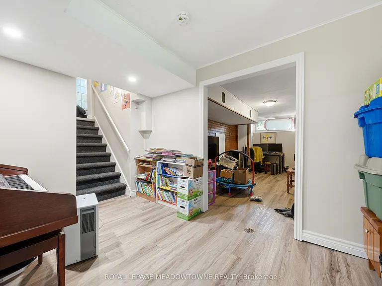 6 Gray Gate — Photo 22