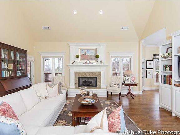 5th image of 1382 N Summersby Dr