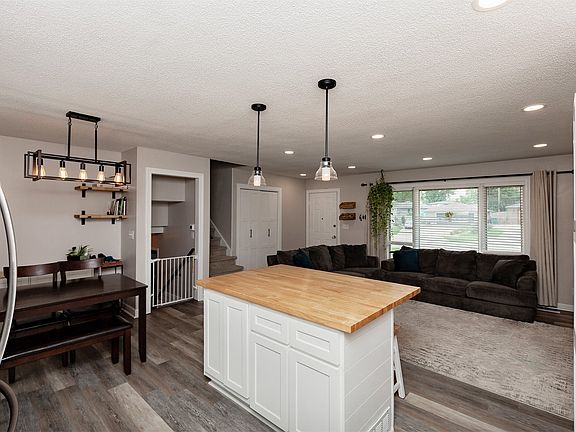 2nd image of 614 SE 8th St