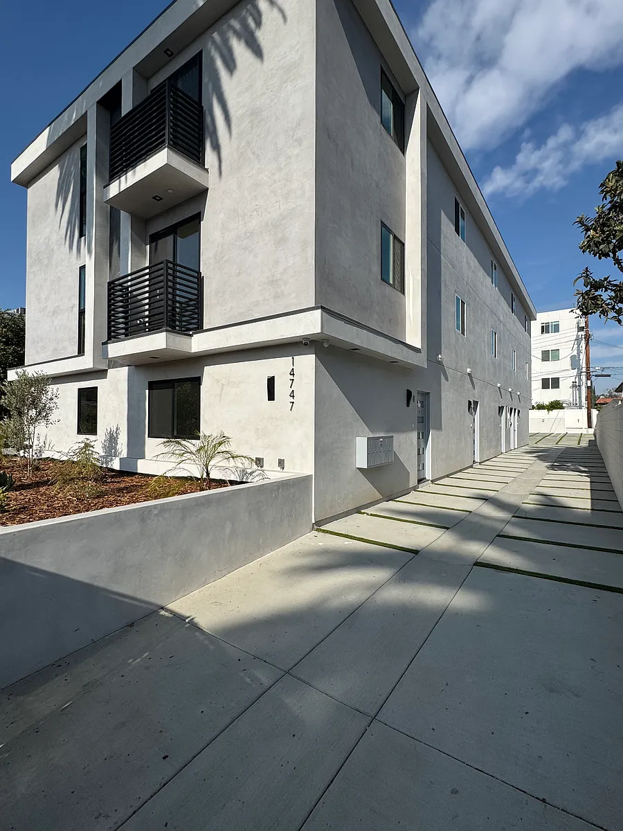 Building Photo - 14747 Friar St #1