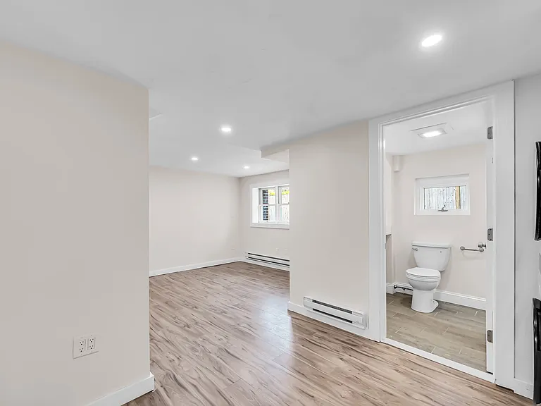 465 E 8th St #1 — Photo 11