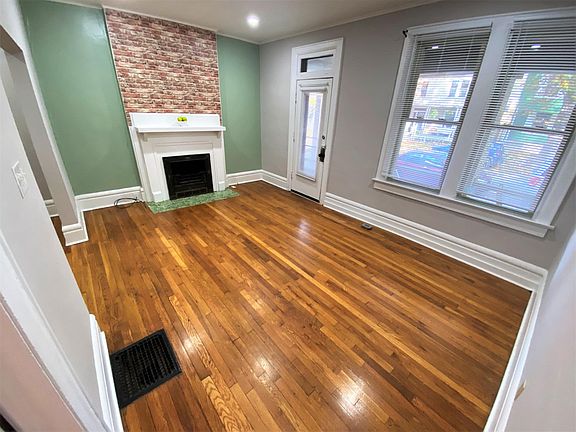 2nd image of 193 E Maynard Ave