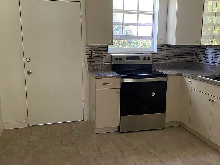 1421 NE 148th St #2-G — Photo 12