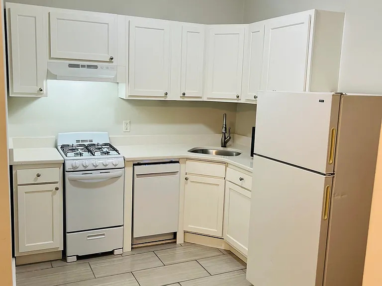 38 Hemenway St #4 — Photo 19