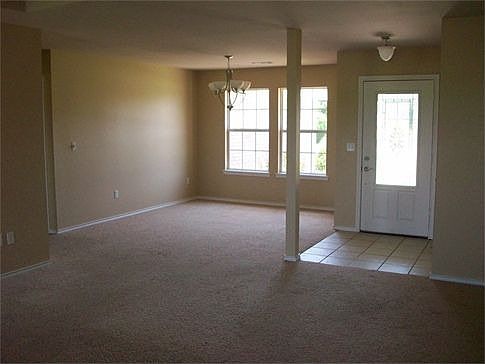 4th image of 606 Westwood Ave