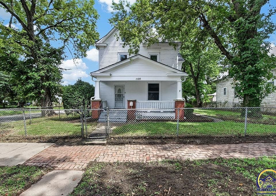 1st image of 1100 SW Macvicar Ave