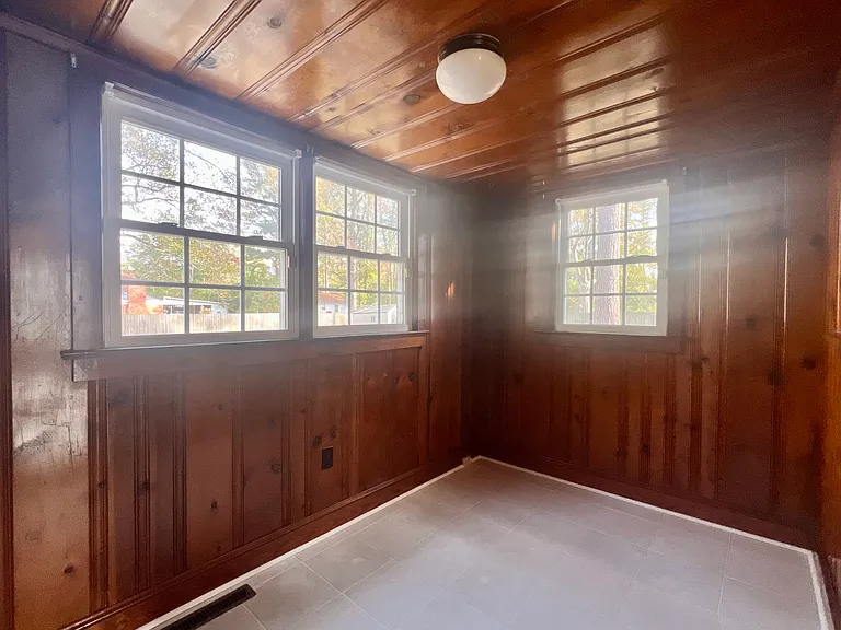 221 Mae Byrd Rd — Photo 9