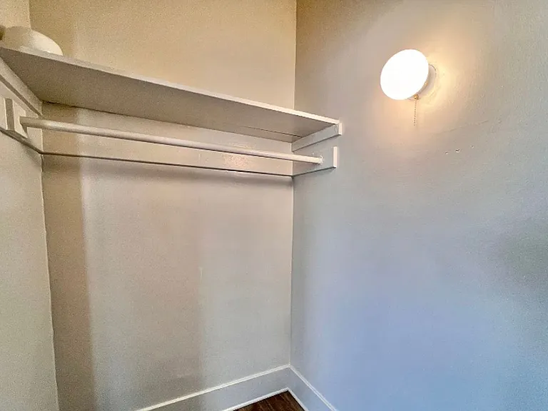 328 W 8th St — Photo 7