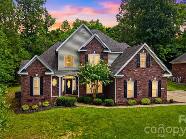 1110 Mayfield Cir NW, Conover, NC 28613
