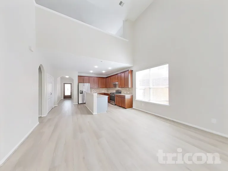 6106 Carver Pines Dr — Photo 2