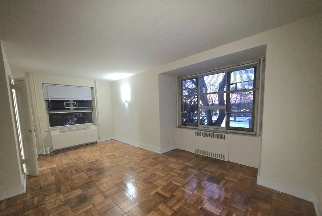 1 bed, 806 sqft, $2,304 — Photo 3